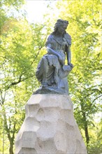 Statue of Linda in Hirvepark