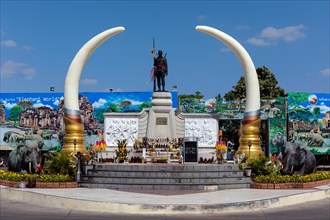 Monument to Phraya Surin Phakdi Si Narong Changwang