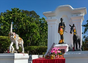 Phra Pathum Worarat monument in Thung Si Muang Park