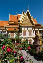 Wat Langka on Sihanouk Boulevard with Stupa