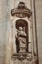 Figure on the portal of the Basilica of San Martino