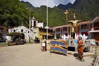 Village square with Inca statue