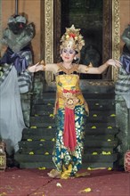 Legong trance and paradise dance performed by Panca Arta troupe