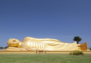 Giant reclining buddha