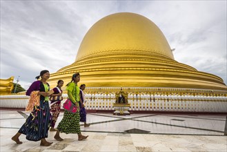 Girls walk in front of Kaunghmudaw pagoda or Yaza Mani Sula Kaunghmudaw or Rajamanicula