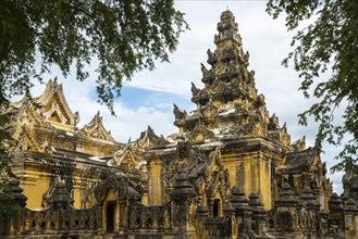 Maha Aungmye Bonzan Monastery