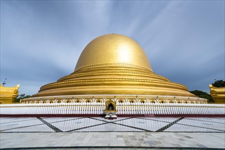 Kaunghmudaw pagoda or Yaza Mani Sula Kaunghmudaw or Rajamanicula