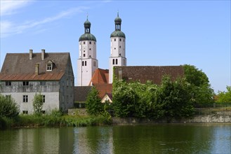 Parish Church of St. Emmeram with the city pond