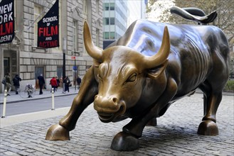Bull in front of stock exchange