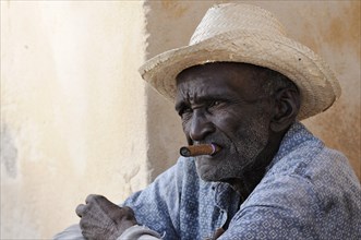 Man with cigar and straw hat