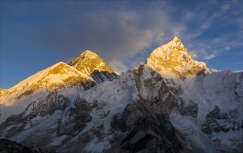 The mountain massifs around Mt. Everest