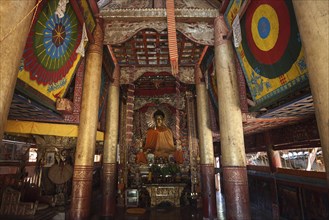 Interior with columns and Buddha images of the Wan Nyet Buddhist monastery