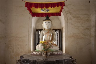 Buddha statue at Maha Aung Mye Bonzan monastery