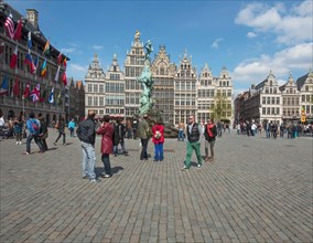 Hustle and bustle at Grote Markt