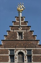 Stepped gables with golden cog