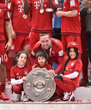 Franck Ribery with 3 children and championship trophy
