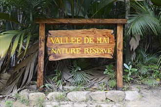 Sign to the Vallee de Mai nature reserve