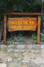 Sign to the Vallee de Mai nature reserve
