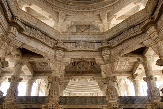 Portico in the marble temple Seth Anandji Kalayanji Pedhi