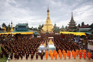 Buddhist monks at the Shwe Taung Pagoda