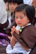 Praying girl at the Bigboon pilgrims' procession