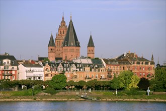 Waterfront and Mainz Cathedral
