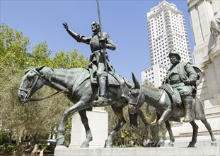 Sculpture of Don Quixote and Sancho Panza in Plaza de Espana