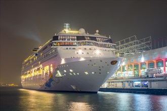 Star Cruises cruiseliner at Ocean Terminal