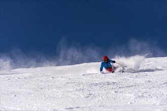 Extreme turns skier