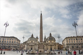 Piazza del Popolo with the churches of Santa Maria Montesanto and Santa Maria del Miracoli
