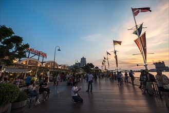 Riverfront Asiatique promenade