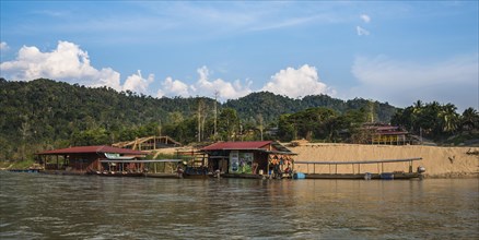 Floating houses on Tembeling River