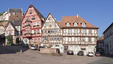 Marketplace with Marktbrunnen and Mildenburg