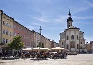 Town square with parish church of St. Oswald