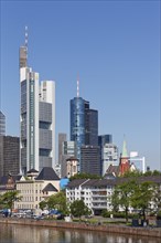 Langer Franz tower and Alte Nikolaikirche in front of Commerzbank Tower and Main Tower