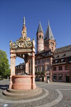Marktbrunnen fountain and Mainz Cathedral or St. Martin's Cathedral