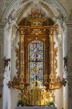 Margareten windows and altar in the Collegiate Church