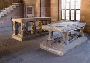 Table monuments