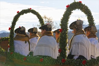 Women in a carriage at the Leonhardi procession