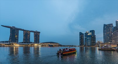 Boat on the Singapore River at dusk