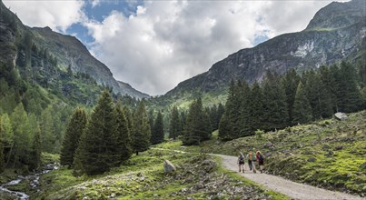 Hikers in Rohrmoos-Untertal