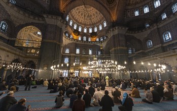 Praying muslims in Yeni Cami