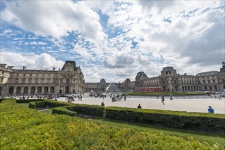 Jardin des Tuileries and Louvre Museum