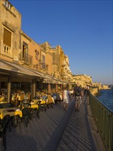 Restaurants on the Lungomare Alfeo promenade