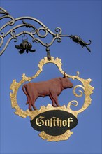 Hanging sign of the restaurant "Roter Ochse"