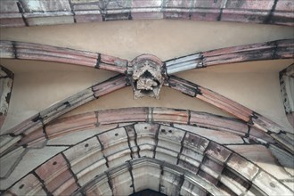 Gothic ceiling vault with capstone