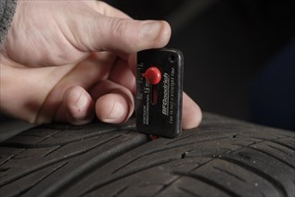 Measuring a car tire's tread depth