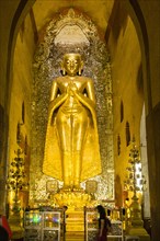 Giant golden Buddha inside Pahto Ananda