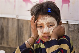 Young Shan girl at the Five-Day Market