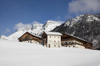 Steinberg am Roman in front of Guffert in winter with snow